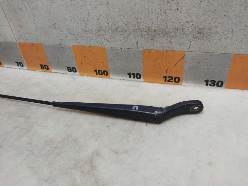 Поводок стеклоочистителя передний правый