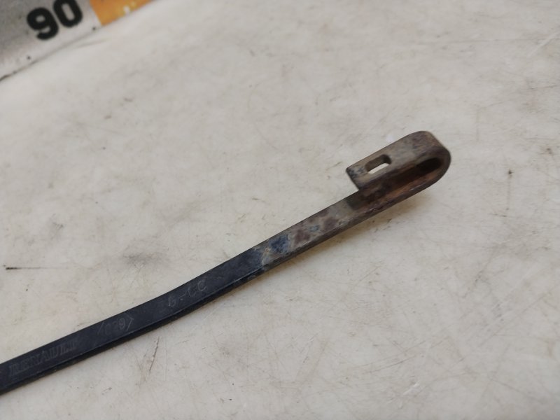 Поводок стеклоочистителя передний левый