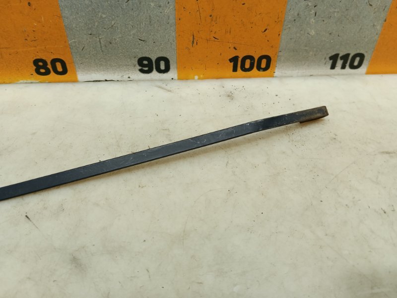 Поводок стеклоочистителя передний правый