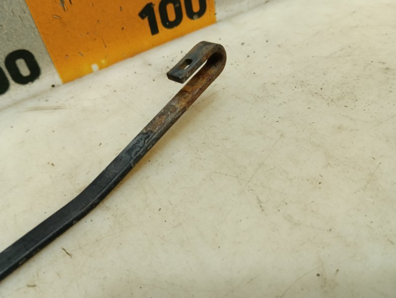 Поводок стеклоочистителя передний правый