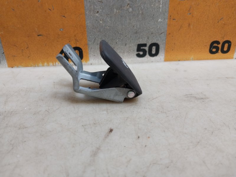 Ручка открывания капота