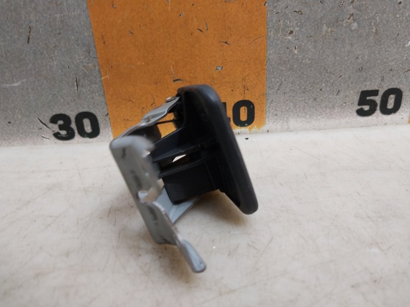 Ручка открывания капота