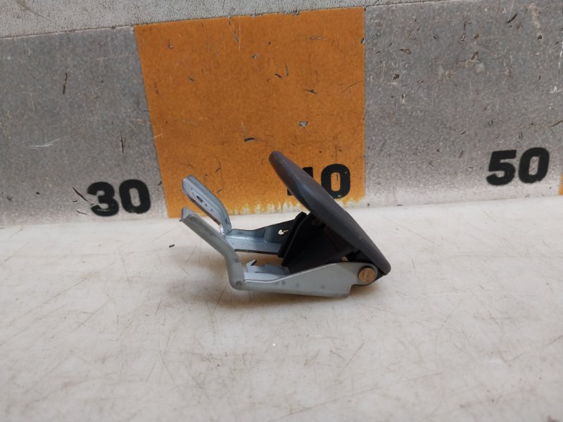 Ручка открывания капота