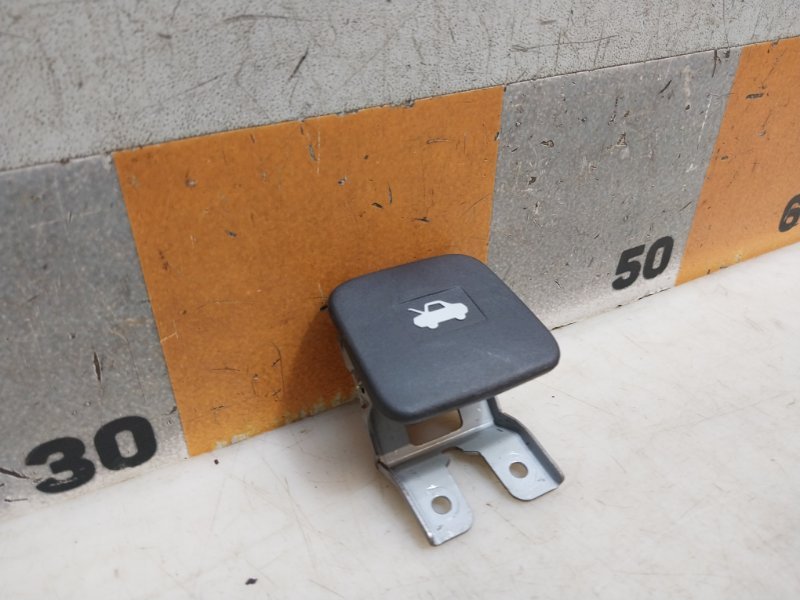 Ручка открывания капота