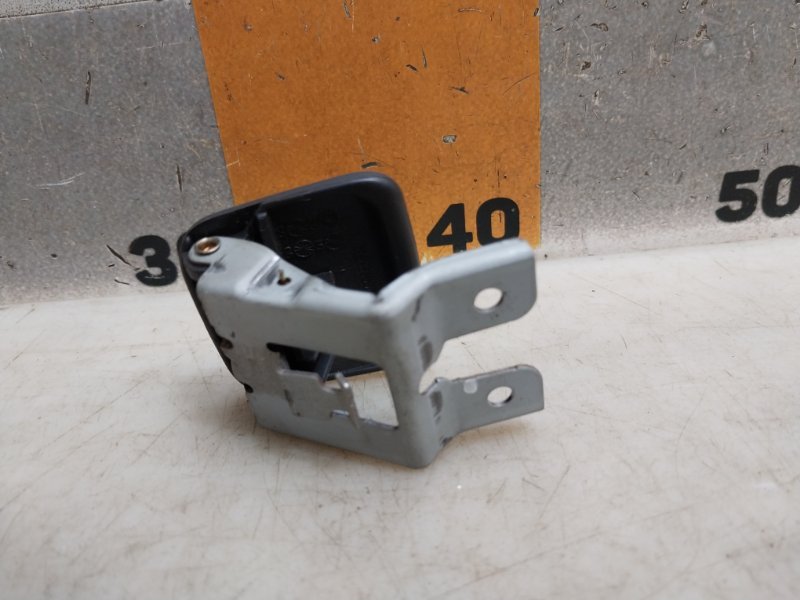 Ручка открывания капота