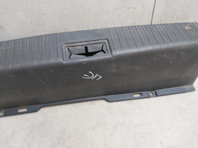 Обшивка багажника