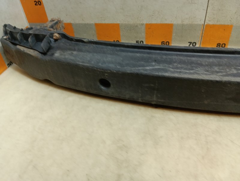 Усилитель переднего бампера