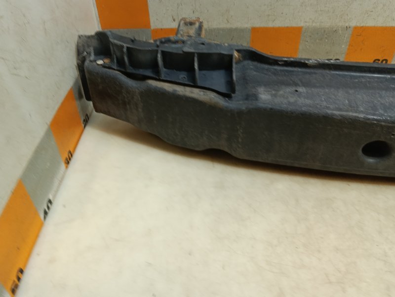 Усилитель переднего бампера