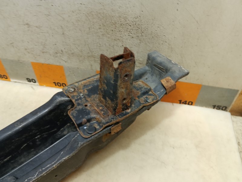 Усилитель переднего бампера