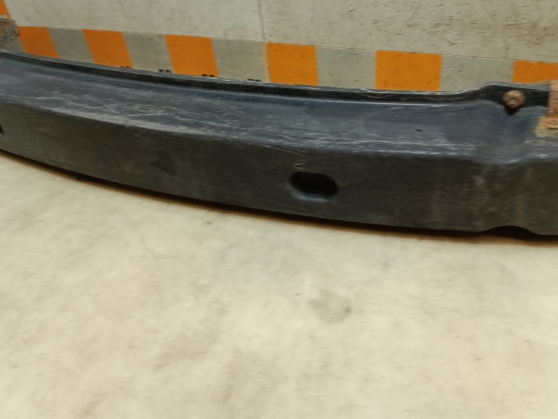 Усилитель переднего бампера