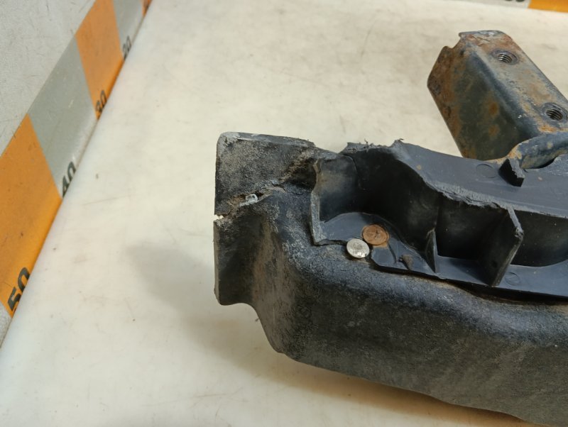 Усилитель переднего бампера