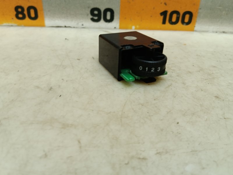 Кнопка корректора фар