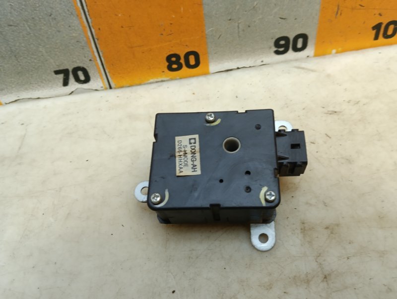 Моторчик заслонки печки