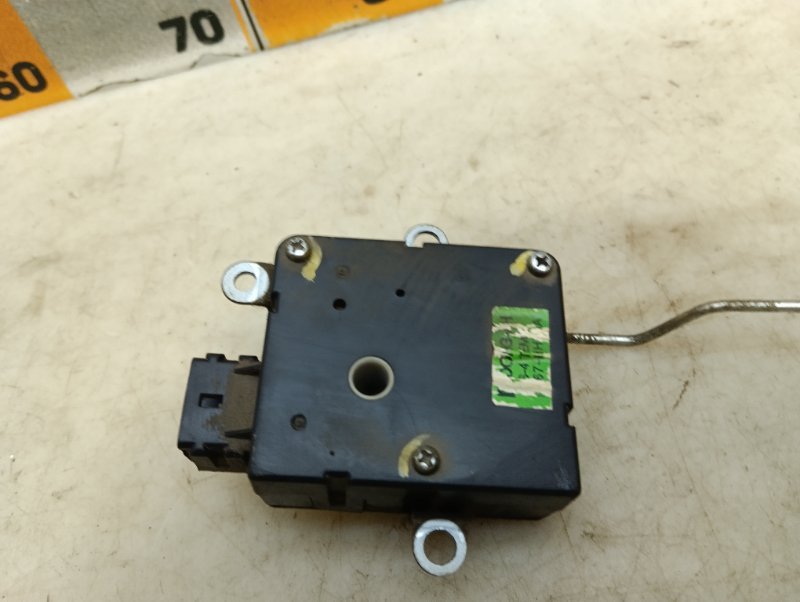 Моторчик заслонки печки