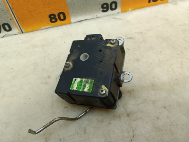 Моторчик заслонки печки