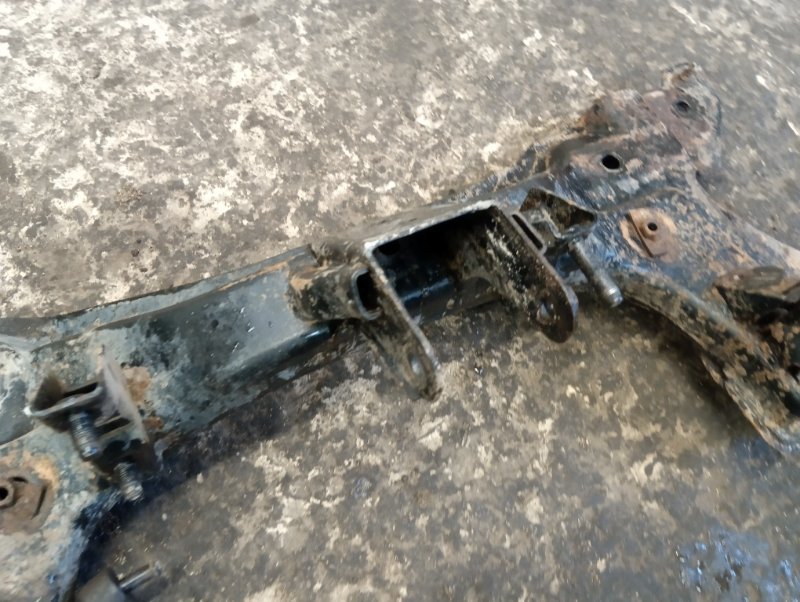 Балка подмоторная