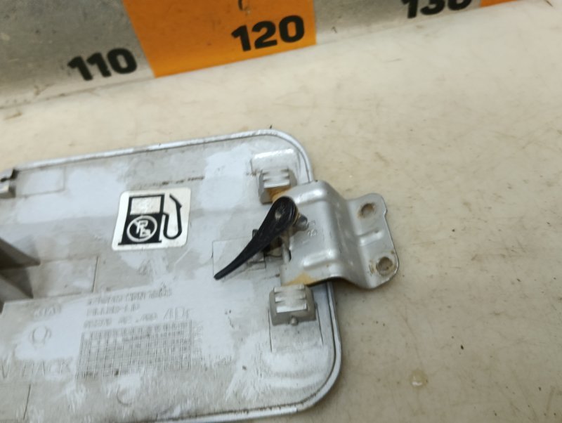 Лючок бензобака