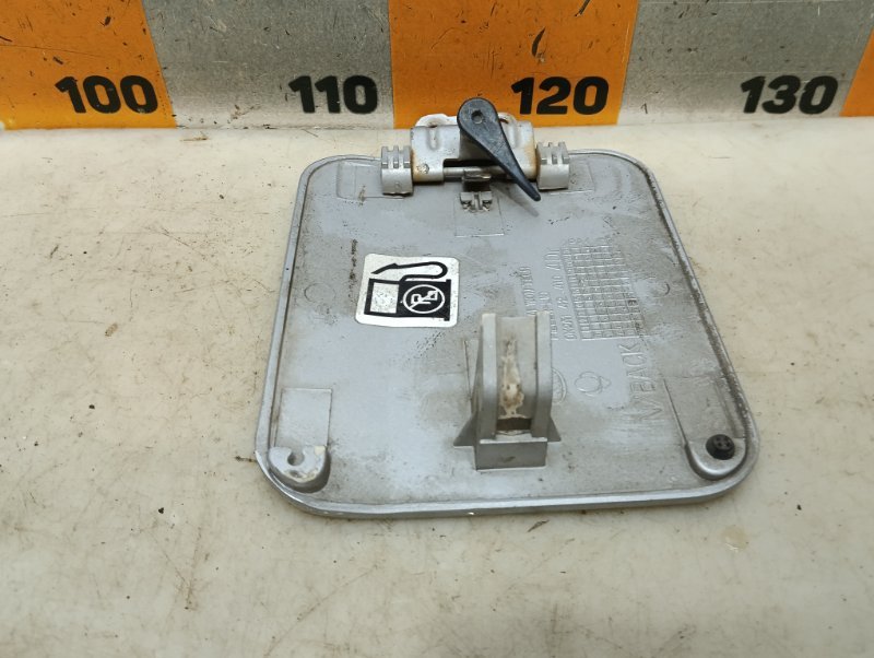 Лючок бензобака