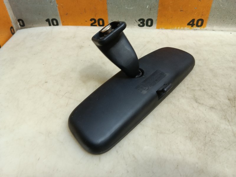 Зеркало заднего вида