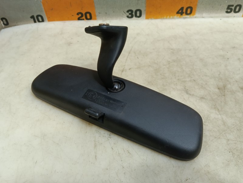 Зеркало заднего вида