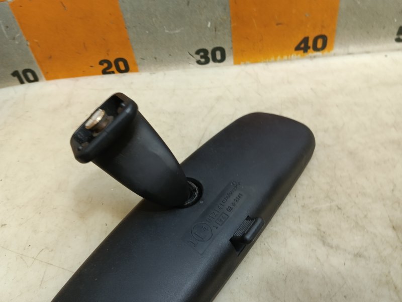 Зеркало заднего вида