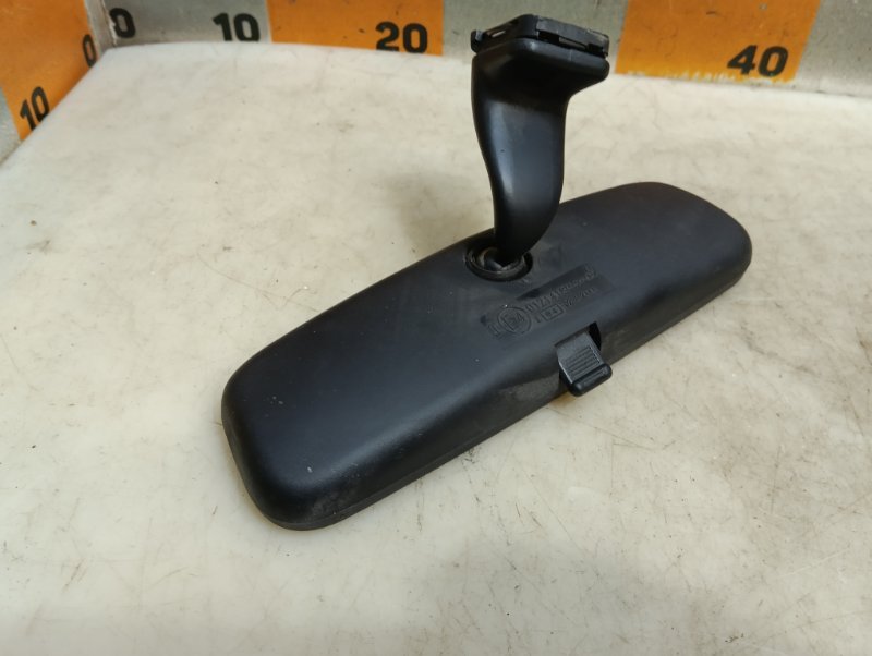 Зеркало заднего вида