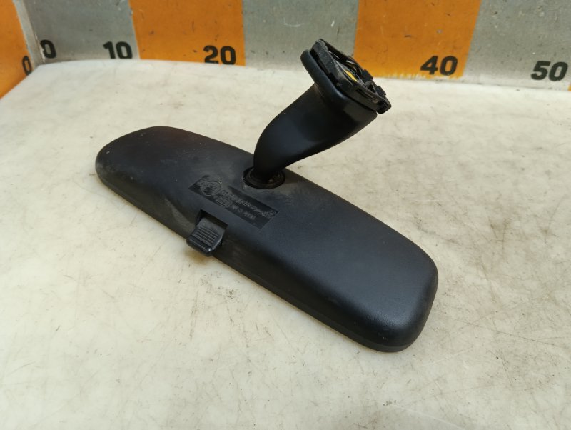 Зеркало заднего вида