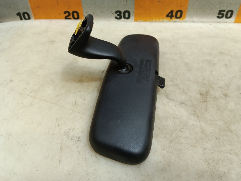 Зеркало заднего вида