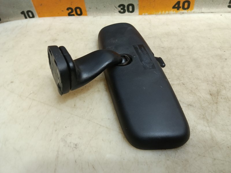 Зеркало заднего вида