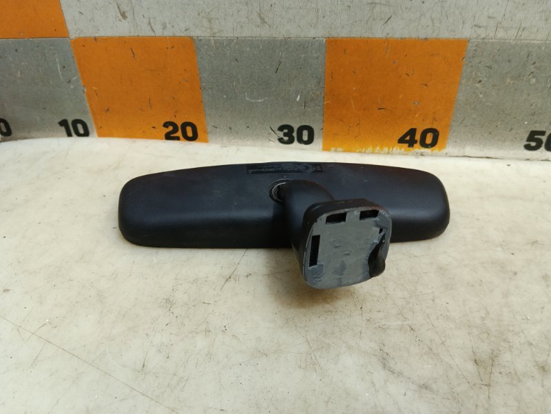 Зеркало заднего вида