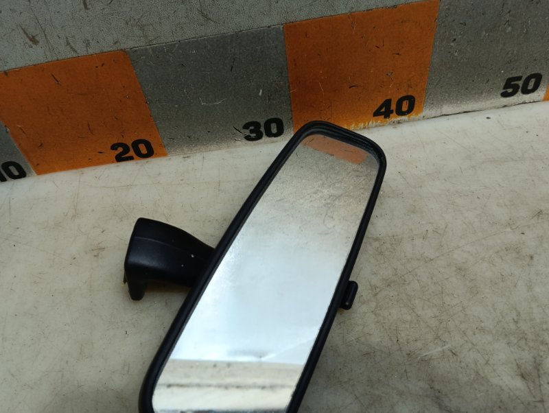 Зеркало заднего вида