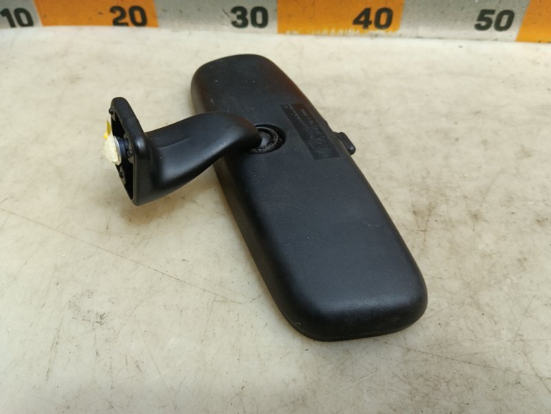 Зеркало заднего вида