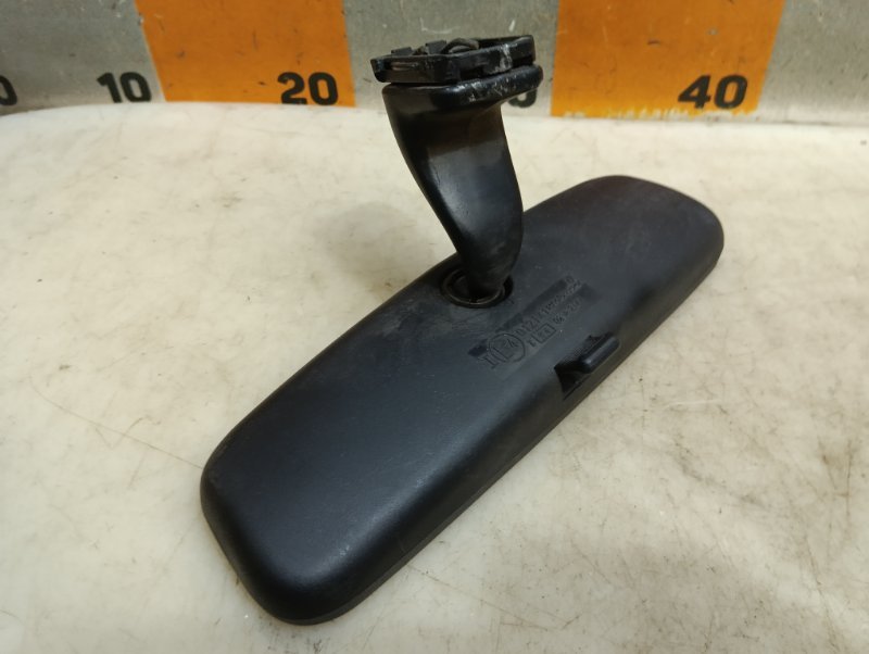 Зеркало заднего вида