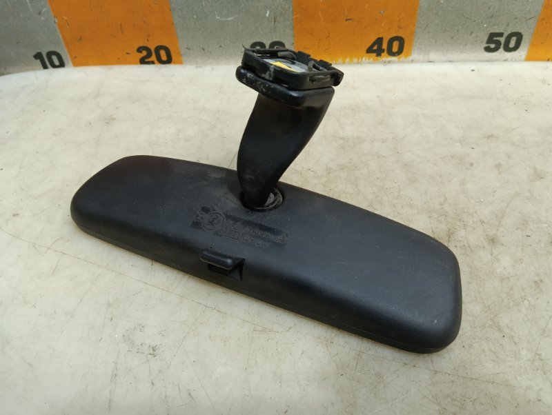 Зеркало заднего вида