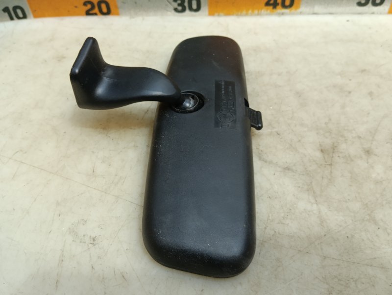 Зеркало заднего вида