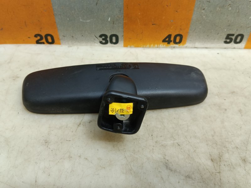 Зеркало заднего вида