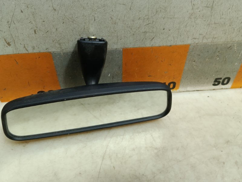 Зеркало заднего вида