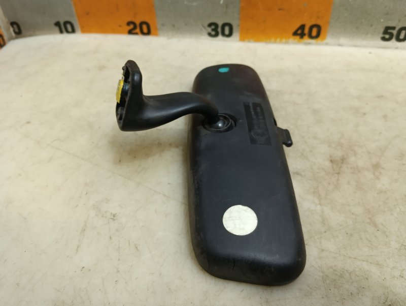 Зеркало заднего вида