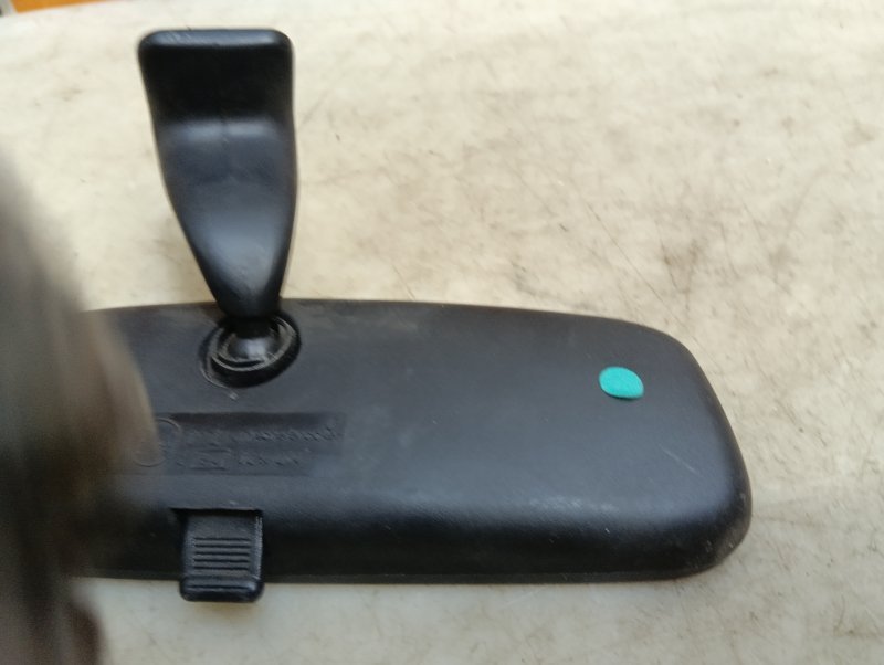 Зеркало заднего вида