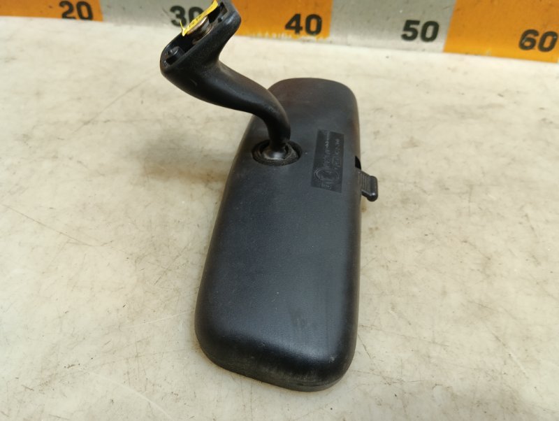 Зеркало заднего вида