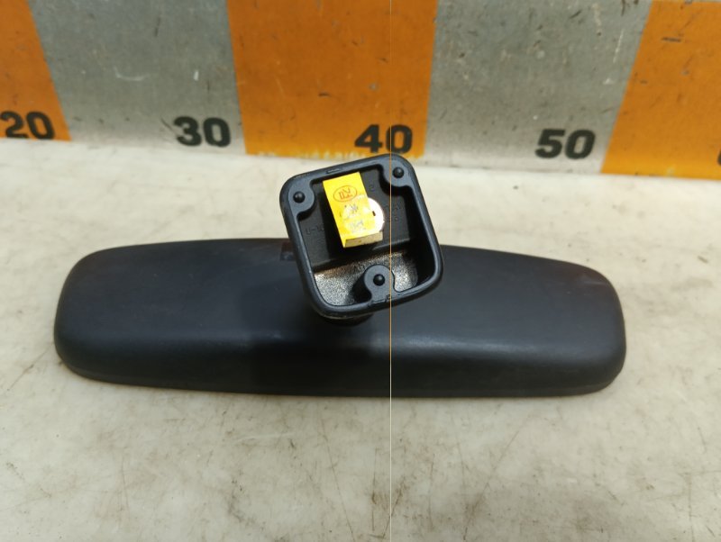 Зеркало заднего вида