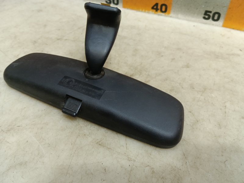 Зеркало заднего вида