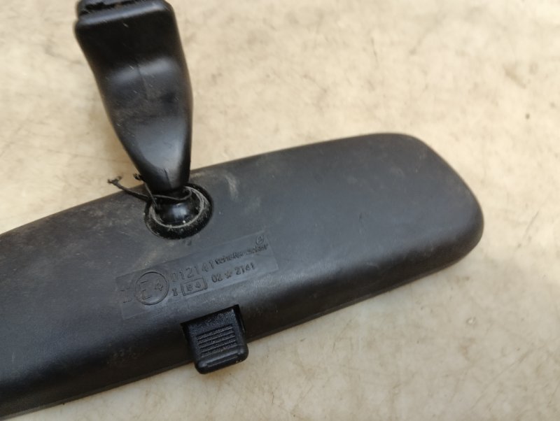 Зеркало заднего вида