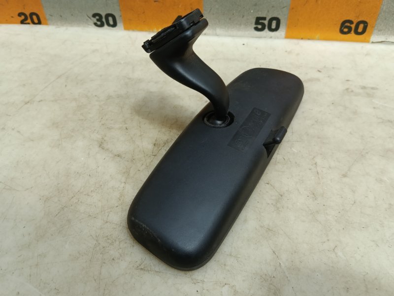 Зеркало заднего вида