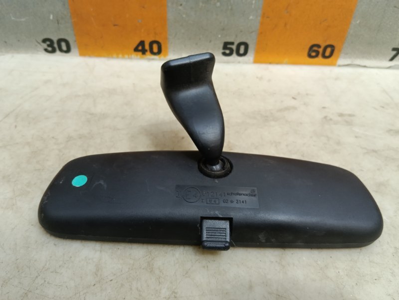 Зеркало заднего вида