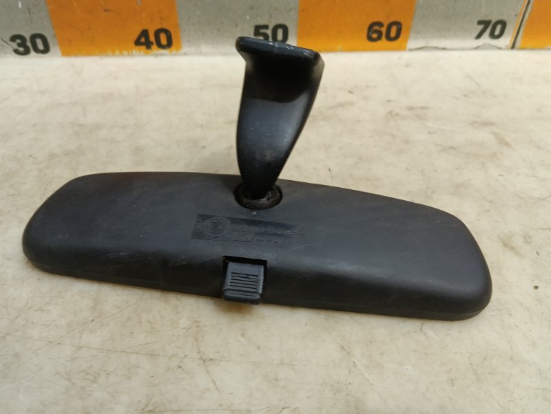 Зеркало заднего вида