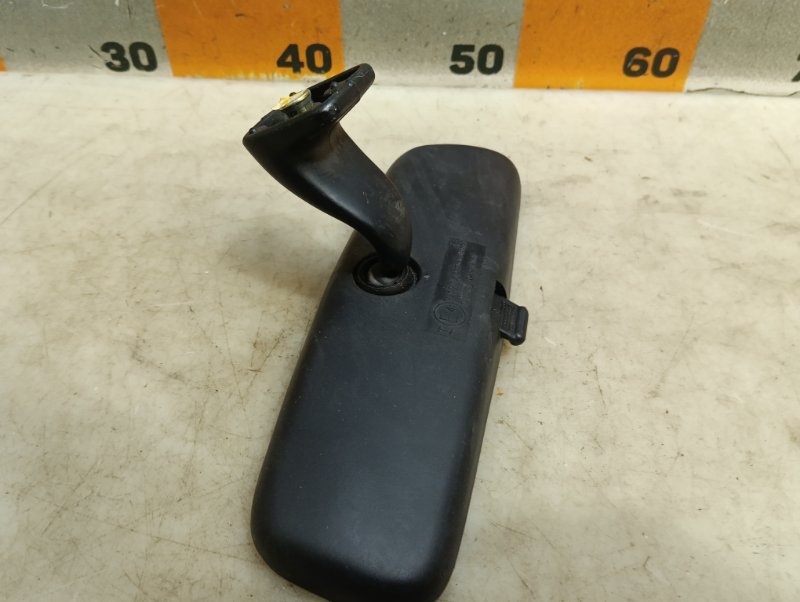 Зеркало заднего вида