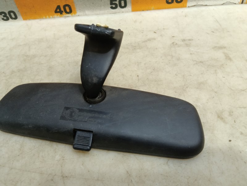 Зеркало заднего вида