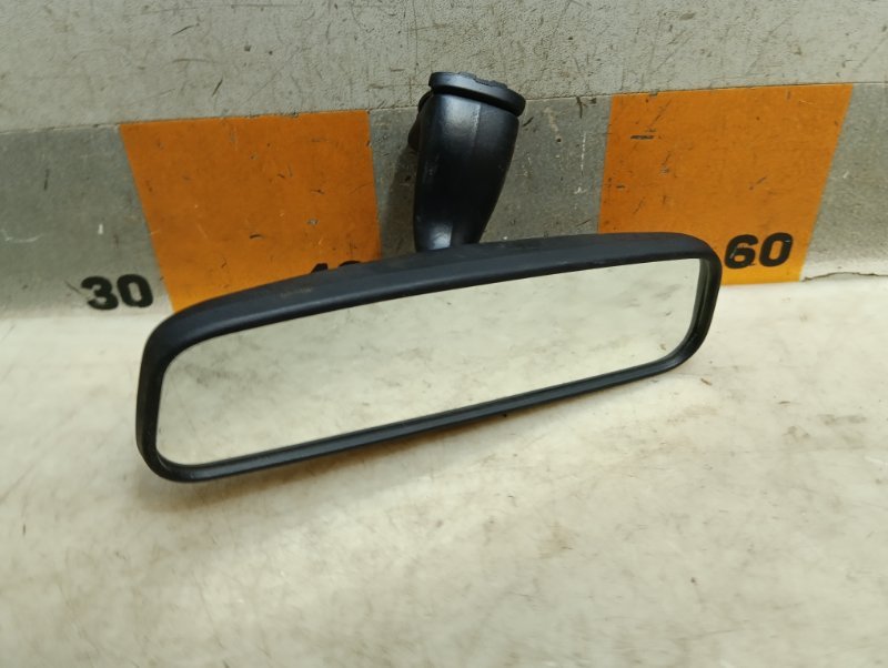Зеркало заднего вида