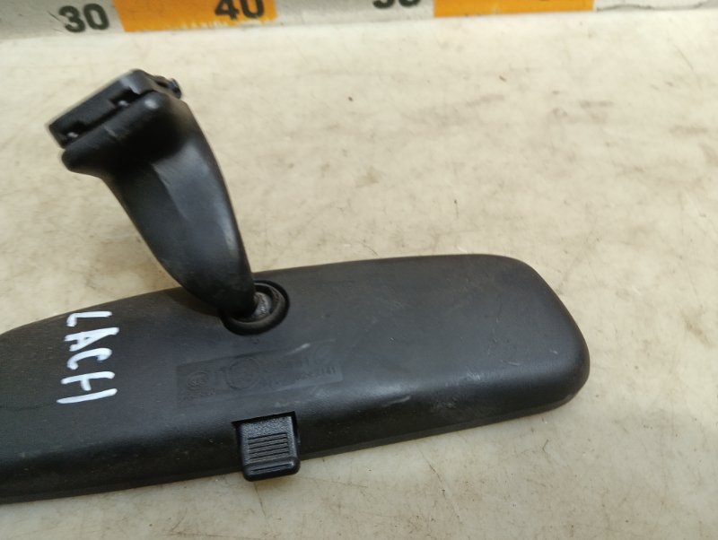 Зеркало заднего вида